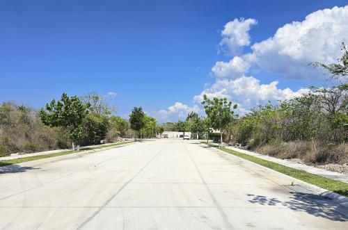 1749-48759-Terreno-en-venta-en-privada-residencial-Mistika-en-la-zona-Country-de-Merida_(5).jpg