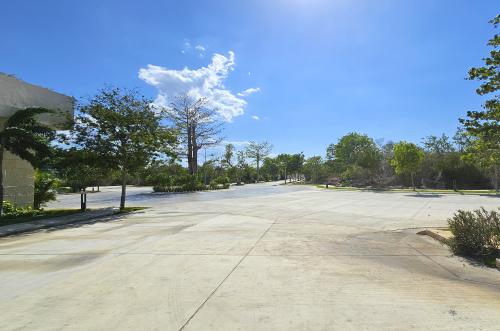 1749-48768-Terreno-en-venta-en-privada-residencial-Mistika-en-la-zona-Country-de-Merida_(14).jpg