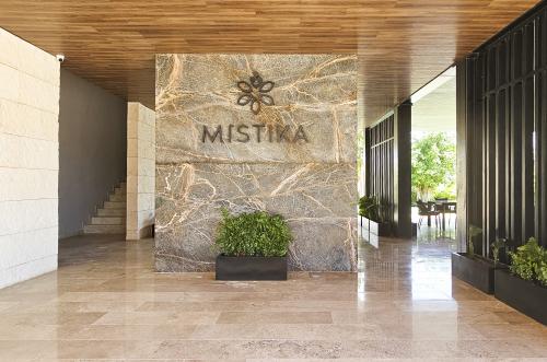 1749-48770-Terreno-en-venta-en-privada-residencial-Mistika-en-la-zona-Country-de-Merida_(16).jpg
