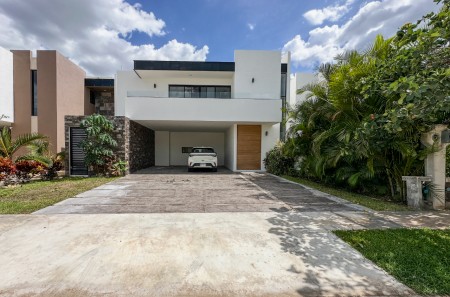 Casa en venta de 4 habitaciones en Parque Natura al norte de Merida EQUIPADA