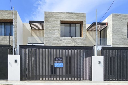 Casa en venta en Merida Temozon Norte de dos plantas con equipamiento