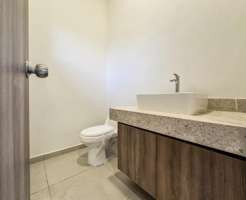 1806-52760-Casa-en-venta-de-un-piso-con-2-habitaciones-y-alberca-en-Naia-Residencial-Conkal_(17).jpg