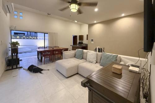 1818-50050-_Casa-en-venta-en-Merida-Cholul-de-2-recamaras-con-alberca_(18).jpg