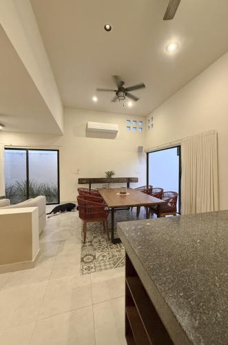 1818-50051-_Casa-en-venta-en-Merida-Cholul-de-2-recamaras-con-alberca_(19).jpg
