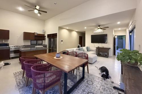 1818-50052-_Casa-en-venta-en-Merida-Cholul-de-2-recamaras-con-alberca_(20).jpg