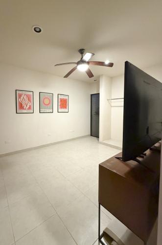 1818-50055-_Casa-en-venta-en-Merida-Cholul-de-2-recamaras-con-alberca_(23).jpg