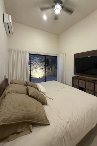 1818-50066-_Casa-en-venta-en-Merida-Cholul-de-2-recamaras-con-alberca_(34).jpg