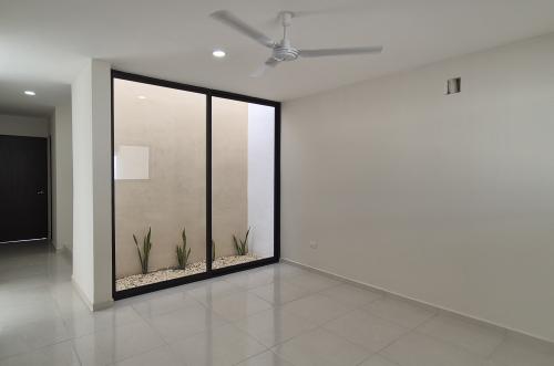 1834-50827-Casa-en-Venta-en-Gran-San-Pedro-Cholul-coN-habitación-en-planta-baja-y-alberca_(5).jpg