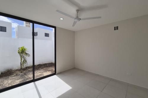 1834-50831-Casa-en-Venta-en-Gran-San-Pedro-Cholul-coN-habitación-en-planta-baja-y-alberca_(9).jpg
