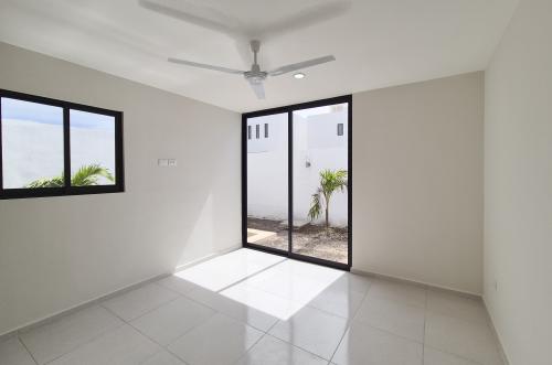 1834-50833-Casa-en-Venta-en-Gran-San-Pedro-Cholul-coN-habitación-en-planta-baja-y-alberca_(11).jpg