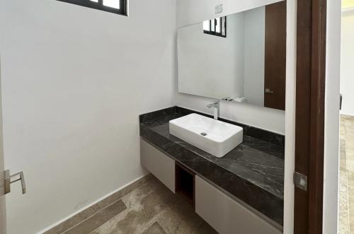 1855-50905-Casa-en-venta-en-Merida-Unica-Living-de-2-plantas-con-recamara-en-planta-baja_(6).jpg