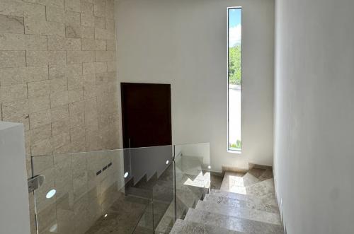 1855-50907-Casa-en-venta-en-Merida-Unica-Living-de-2-plantas-con-recamara-en-planta-baja_(8).jpg