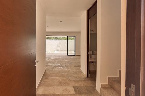 2009-54217-Casa-en-venta-en-el-norte-de-Mérida-Cholul-de-3-recámaras-con-estudio_(8).jpg