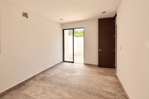 2009-54223-Casa-en-venta-en-el-norte-de-Mérida-Cholul-de-3-recámaras-con-estudio_(14).jpg