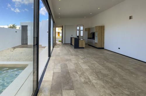2027-55095-Casa-en-venta-en-Conkal-Merida-de-una-planta-con-3-habitaciones-y-alberca_(10).jpg