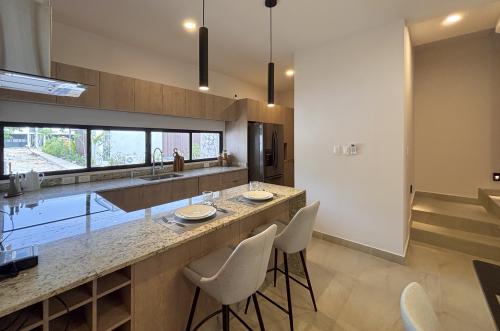 2029-54788-Casa_estilo-Townhouse-en-venta-en-cholul-al-norte-de-Merida-THULA-CITY-HOME__(8).jpg