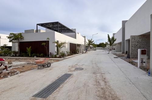 2029-54823-Casa_estilo-Townhouse-en-venta-en-cholul-al-norte-de-Merida-THULA-CITY-HOME__(42).jpg