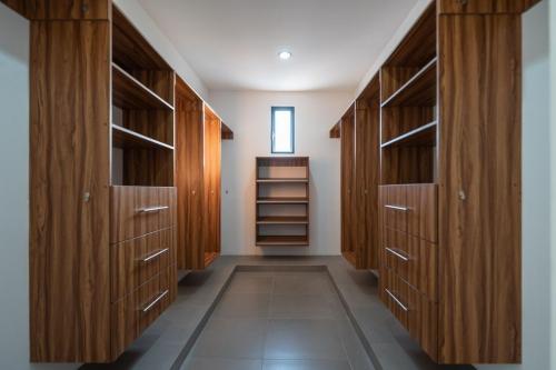 654-23652-20WE-24_casas_con_doble_altura_con_alberca_en_privada_en_temozón_merida-17.jpg