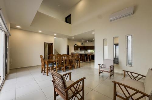663-53606-Casa-en-renta-3-habitaciones-con-Piscina-en-Privada-Kanan-Conkal_(17).jpg