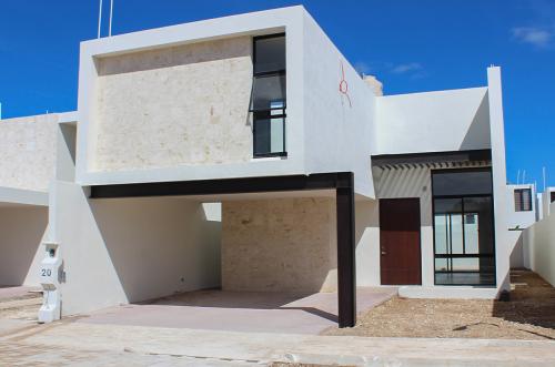713-713-17935-21KG-06-Casa-en-venta-de-3-habitaciones-con-piscina-y-techoa-doble-altura-en-Conkal-05.jpg