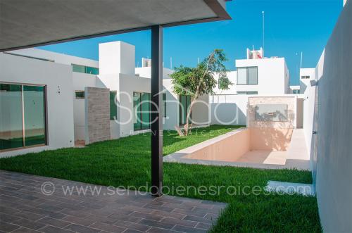 741-23406-21KG-13_-_Casa_en_venta_de_un_piso_en_esquina_con_piscina_y_terreno_grande_en_Merida_norte-29.jpg