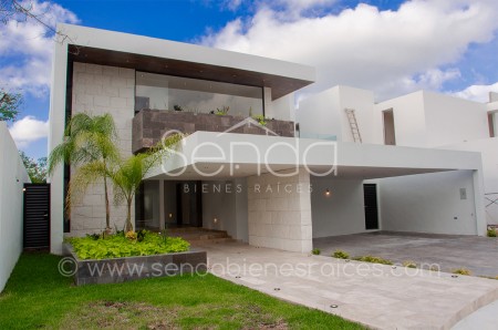 Casa en venta en Compostela Merida de 4 habitaciones con un increible diseño