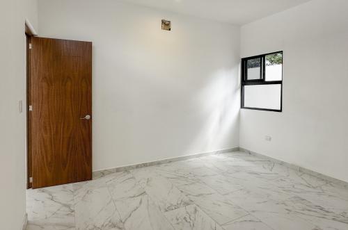 906-46451-Casa-en-venta-de-4-habitaciones-con-alberca-en-Bosques-de-Conkal-norte-de-Merida_(15).jpg