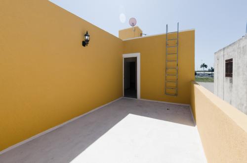 992-28147-22GM-03-Casa-en-venta-en-La-Castellana-Merida-como-Nueva-y-en-calle-cerrada-7-.jpg.jpg