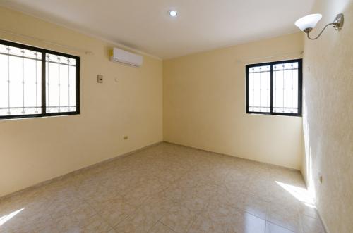 992-28212-22GM-03-Casa-en-venta-en-La-Castellana-Merida-como-Nueva-y-en-calle-cerrada-12.jpg.jpg