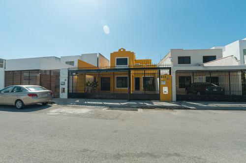 992-28219-22GM-03-Casa-en-venta-en-La-Castellana-Merida-como-Nueva-y-en-calle-cerrada-1.jpg